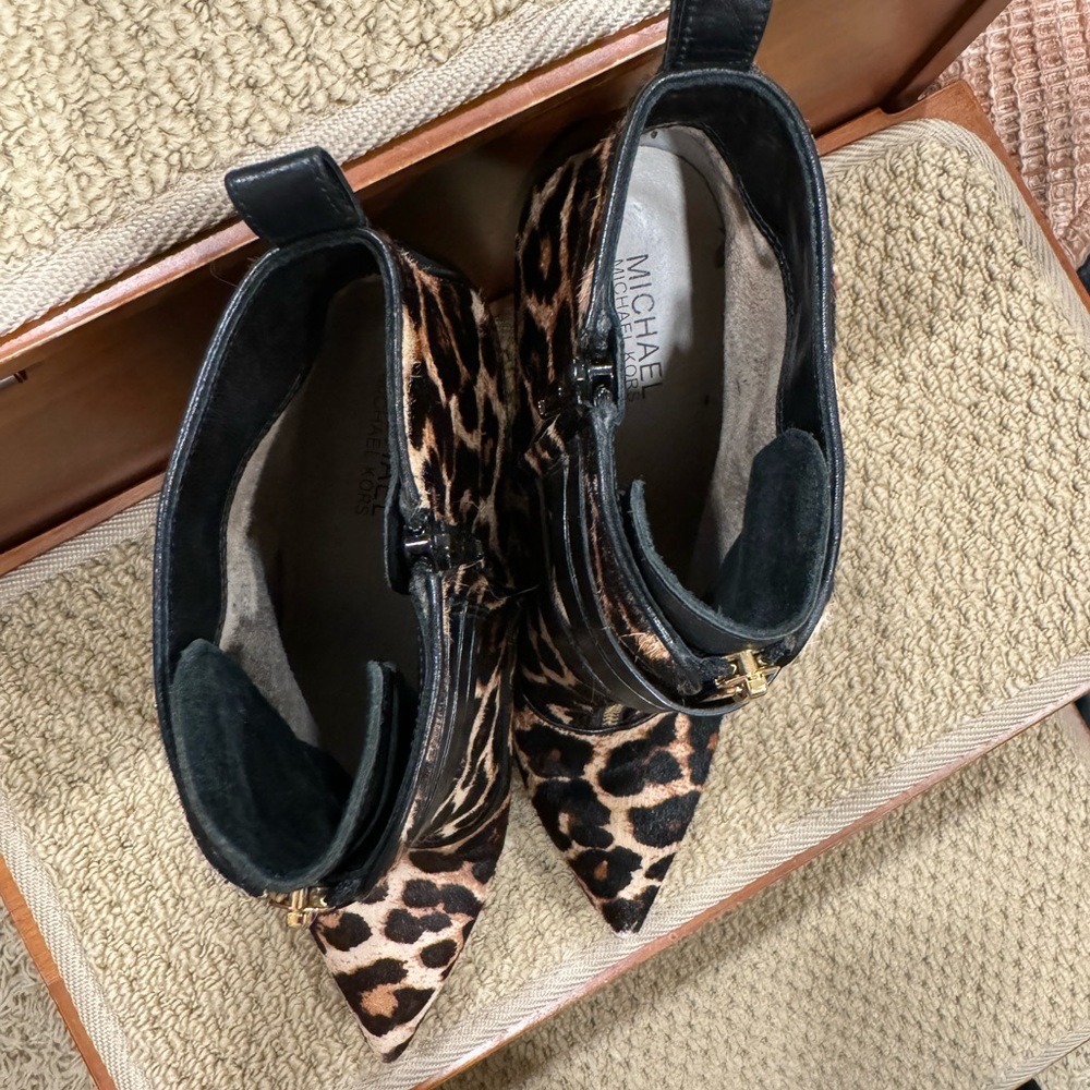 Michael Kors, like new, size 8, leopard ankle booties - Picture 7 of 10